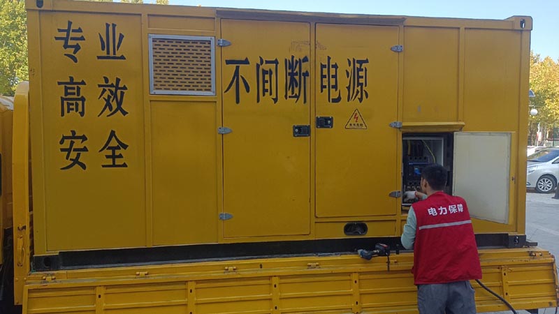 南平柴油发电机组和UPS电源配合使用时，如何避免切换过程中的电力中断？